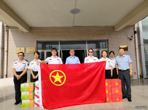 家国同庆暖人心  人文关怀显担当 ——华远卫士团支部国庆中秋双节慰问活动