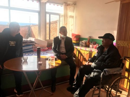 领导慰问生病员工  公司关怀温暖人心